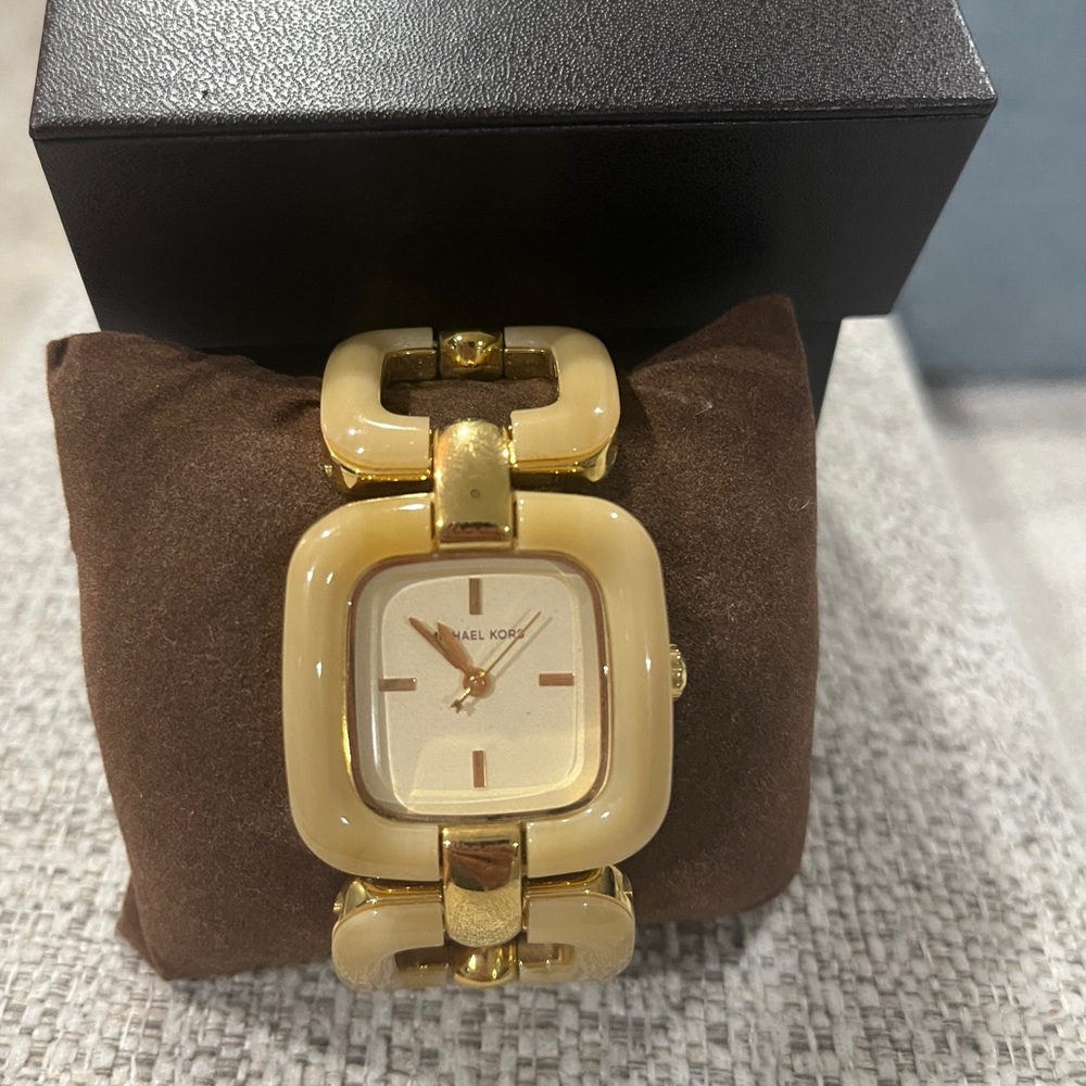 Michael Kors Elegant Gold and Cream Watch